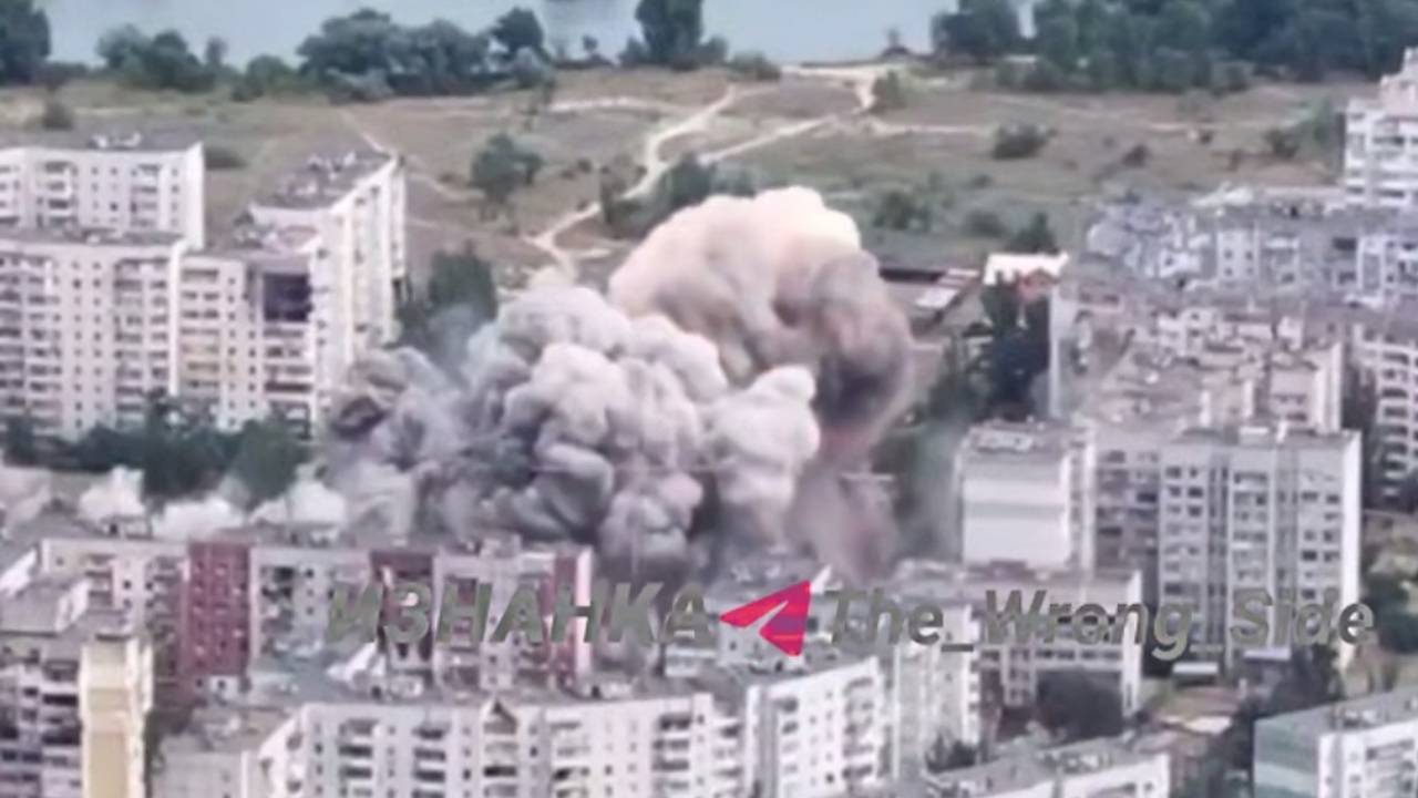 Прилет самой мощной российской авиабомбы по объекту ВСУ сняли на видео