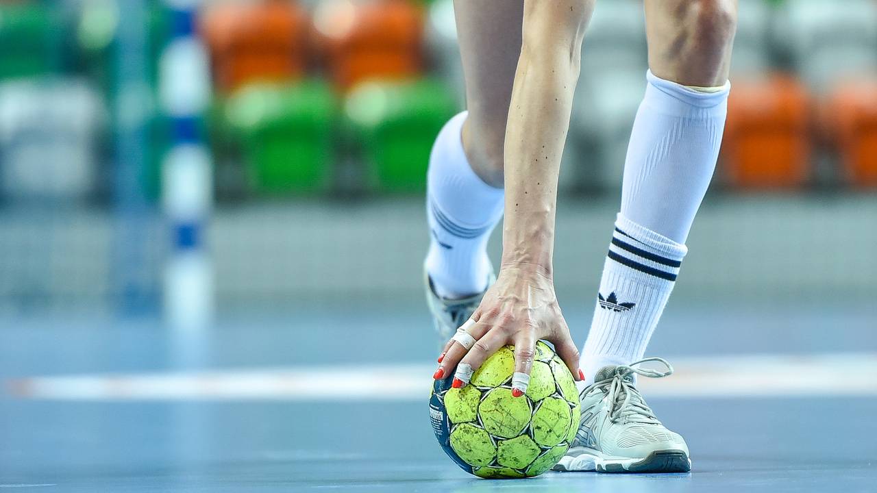 Еще одна спортивная федерация допустила россиян до соревнований с флагом и гимном