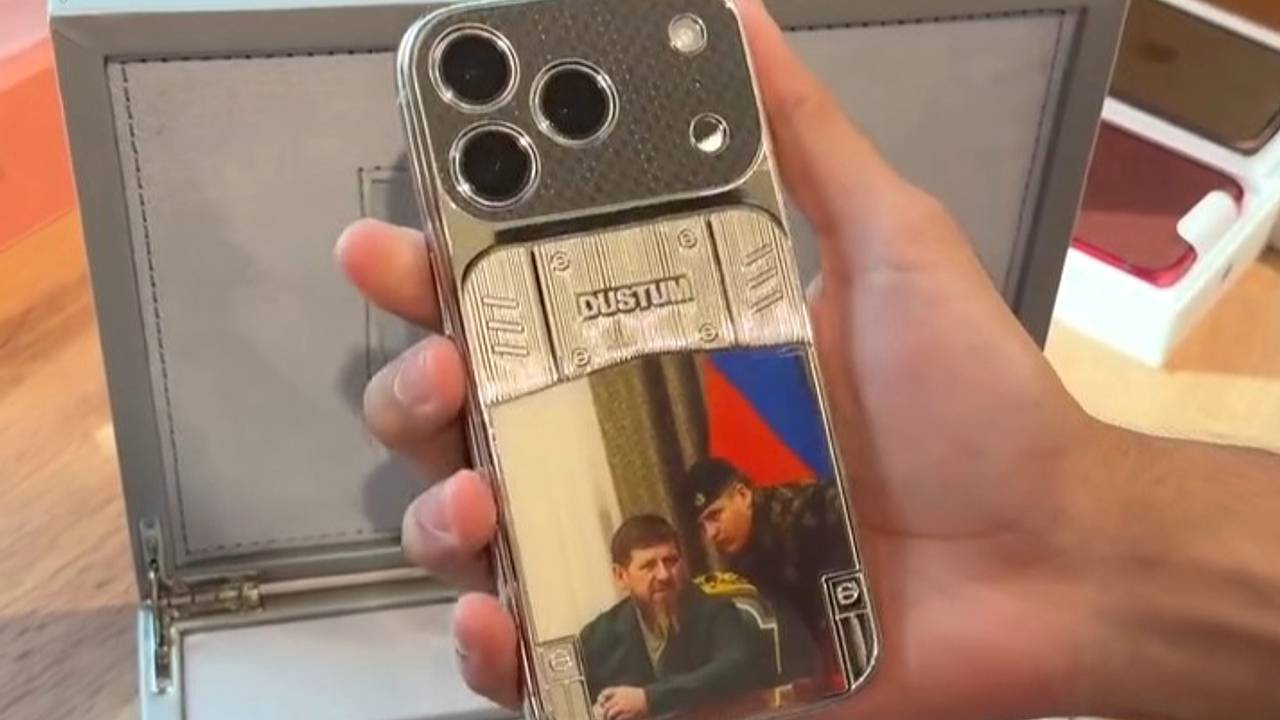В России выпустили iPhone за 400 тысяч рублей с портретом Адама Кадырова