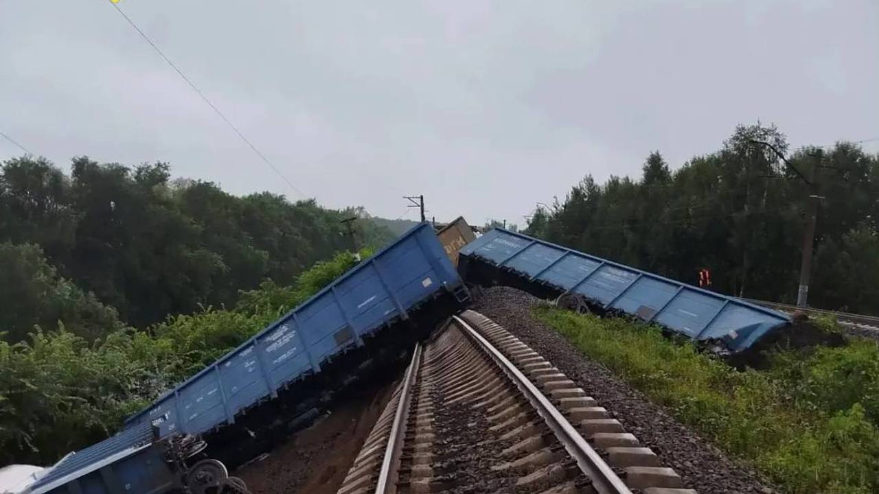 Поезд сошел с рельсов в российском регионе