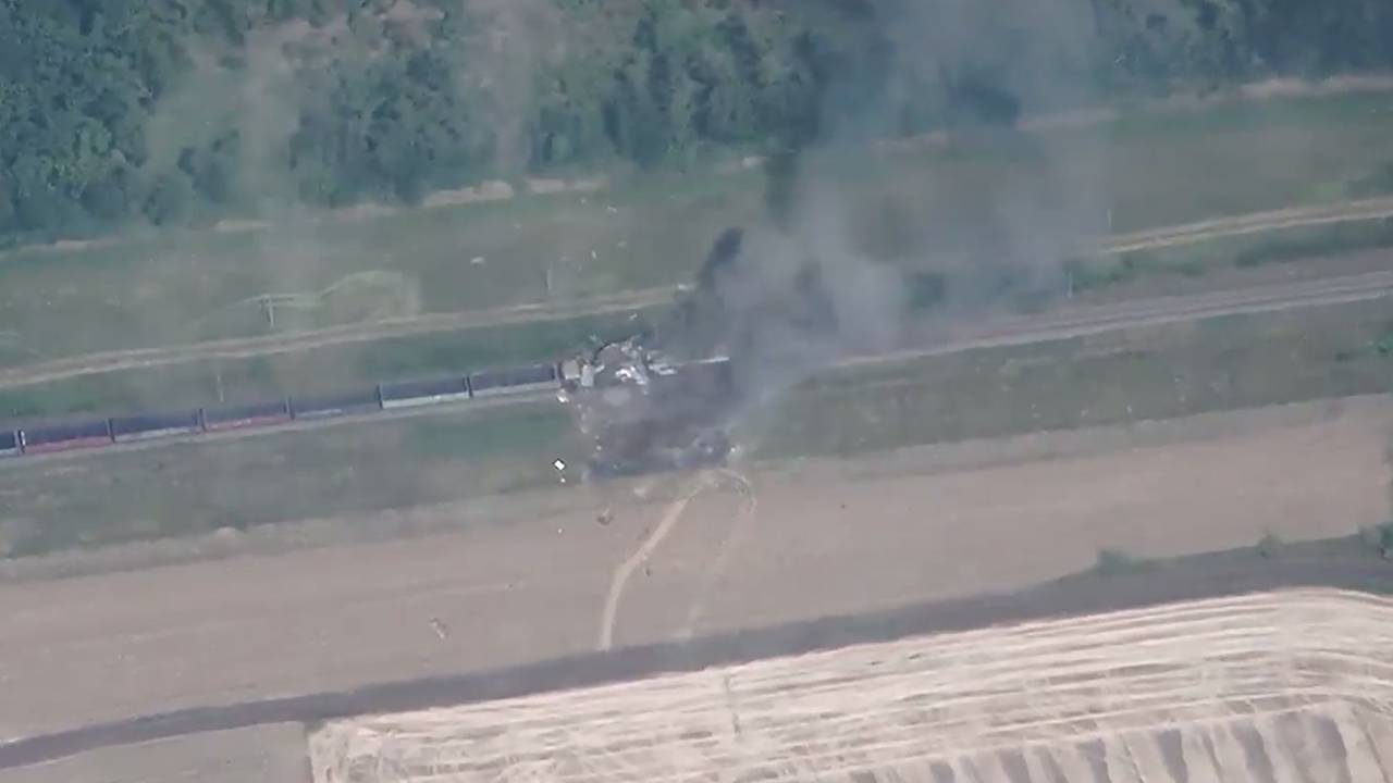 Минобороны опубликовало видео удара по локомотивам ВСУ