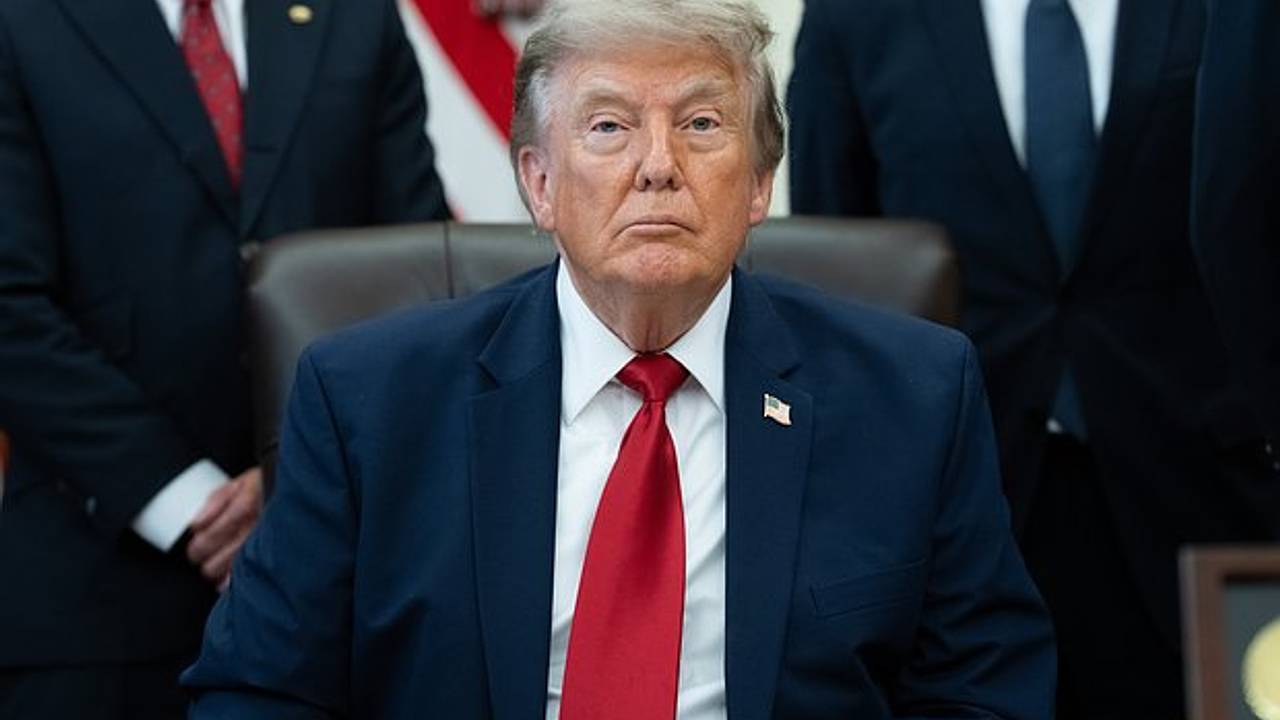 Трамп рассказал об ущербе США из-за иностранного вмешательства в выборы