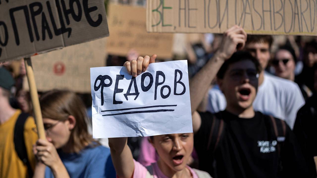 Стало известно о новых митингах против решения Зеленского