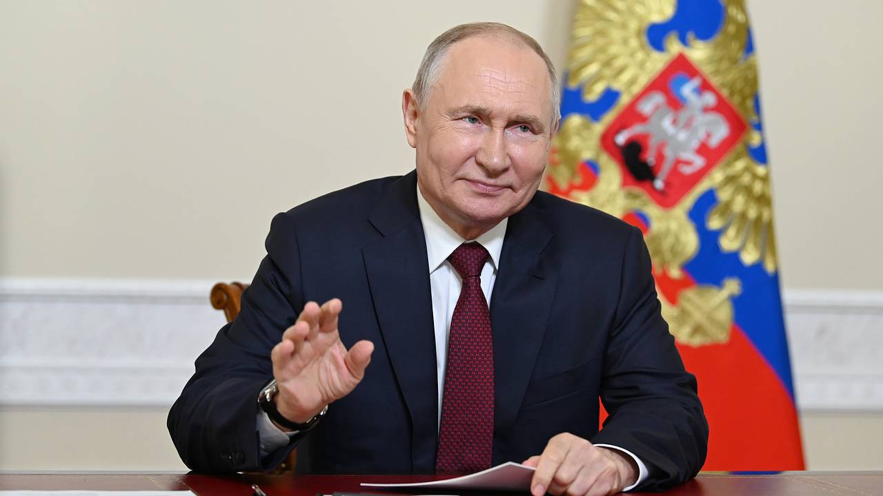 Путин наградил многодетную семью орденом Родительская слава