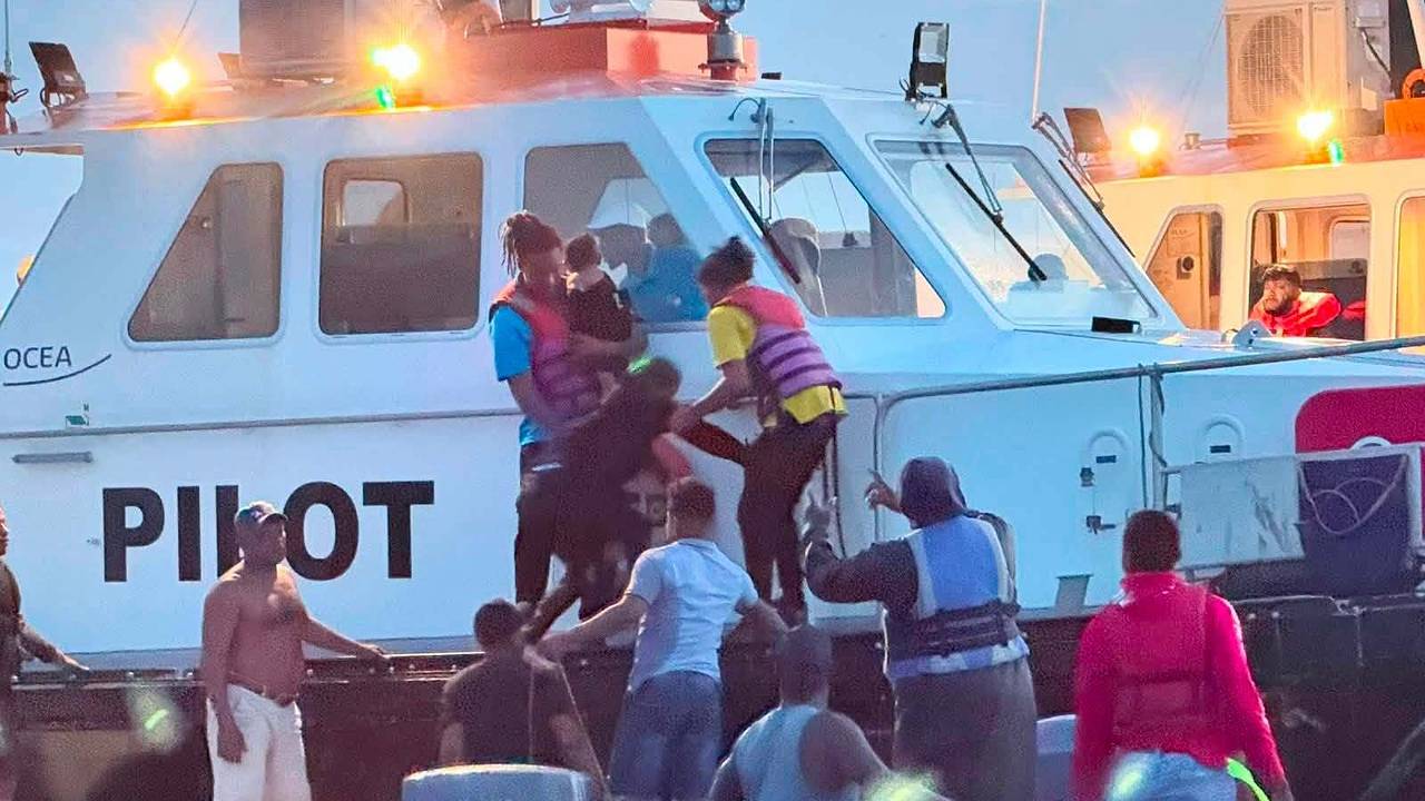 В Гайане после крушения парома спасли более 60 человек