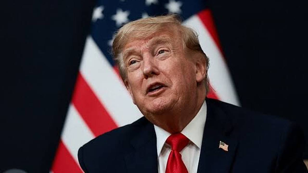 Трампу дали потрогать Кубок мира на финале ЧМ-2026