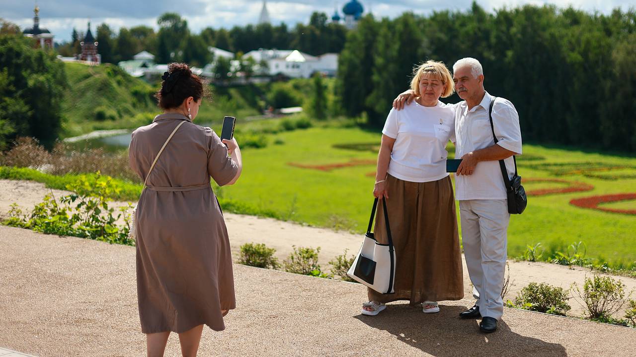 Сердце Золотого кольца, город наличников и любимец режиссеров. Зачем люди со всей России едут в Суздаль и чем заняться в выходные?