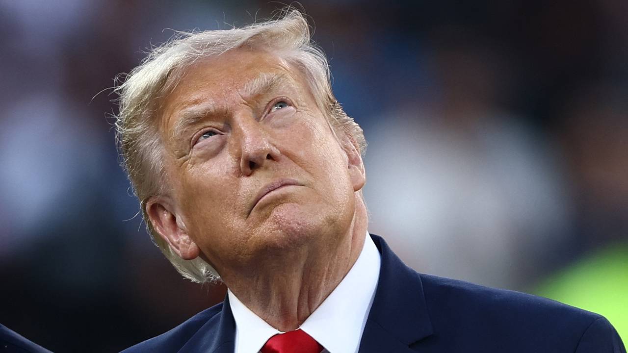 Трамп ввел пошлины против соседа
