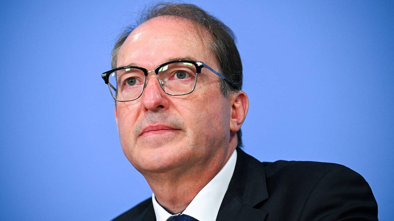 Глава МВД Германии потребовал депортировать преступников в Афганистан Глава МВД Германии потребовал депортировать преступников в Афганистан