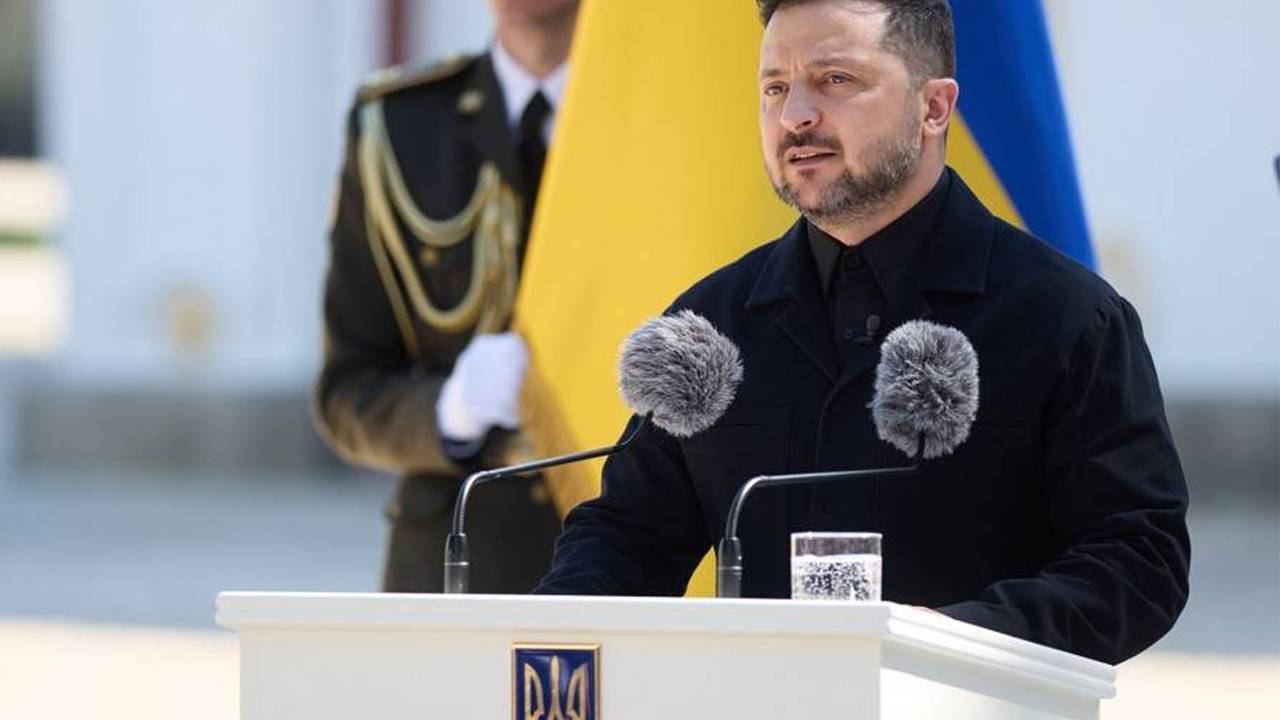 Влияние смены главкома ВСУ на положение Зеленского оценили Влияние смены главкома ВСУ на положение Зеленского оценили