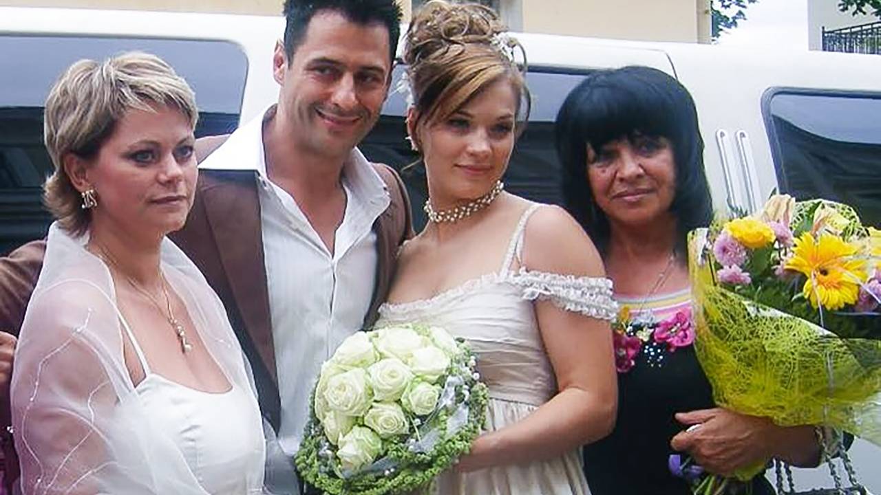 Жена Стаса Костюшкина показала фото со свадьбы в честь 20-летия брака