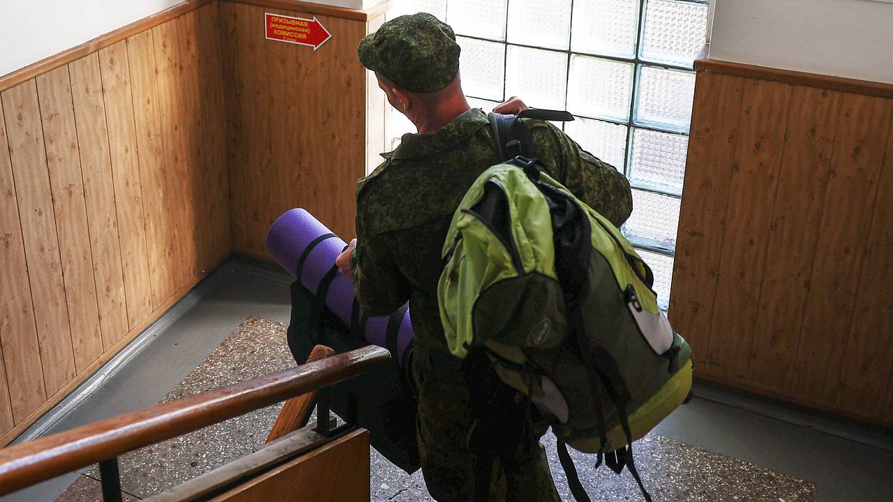 Володин предложил отправить депутатов Госдумы на военные сборы вместо отпусков. Заместитель Белоусова улыбнулся и одобрил
