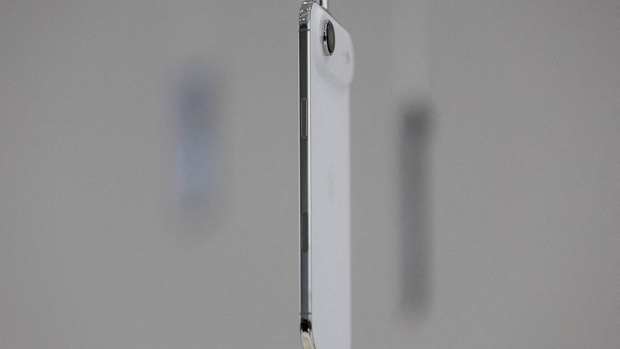 iPhone Air подешевел в России