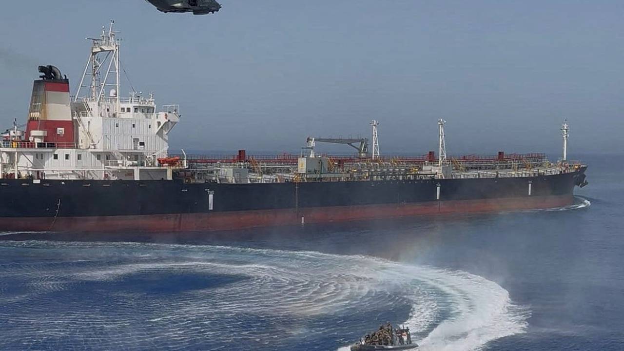 Страны ЕС захотели распоряжаться изъятой российской нефтью и забирать выручку себе