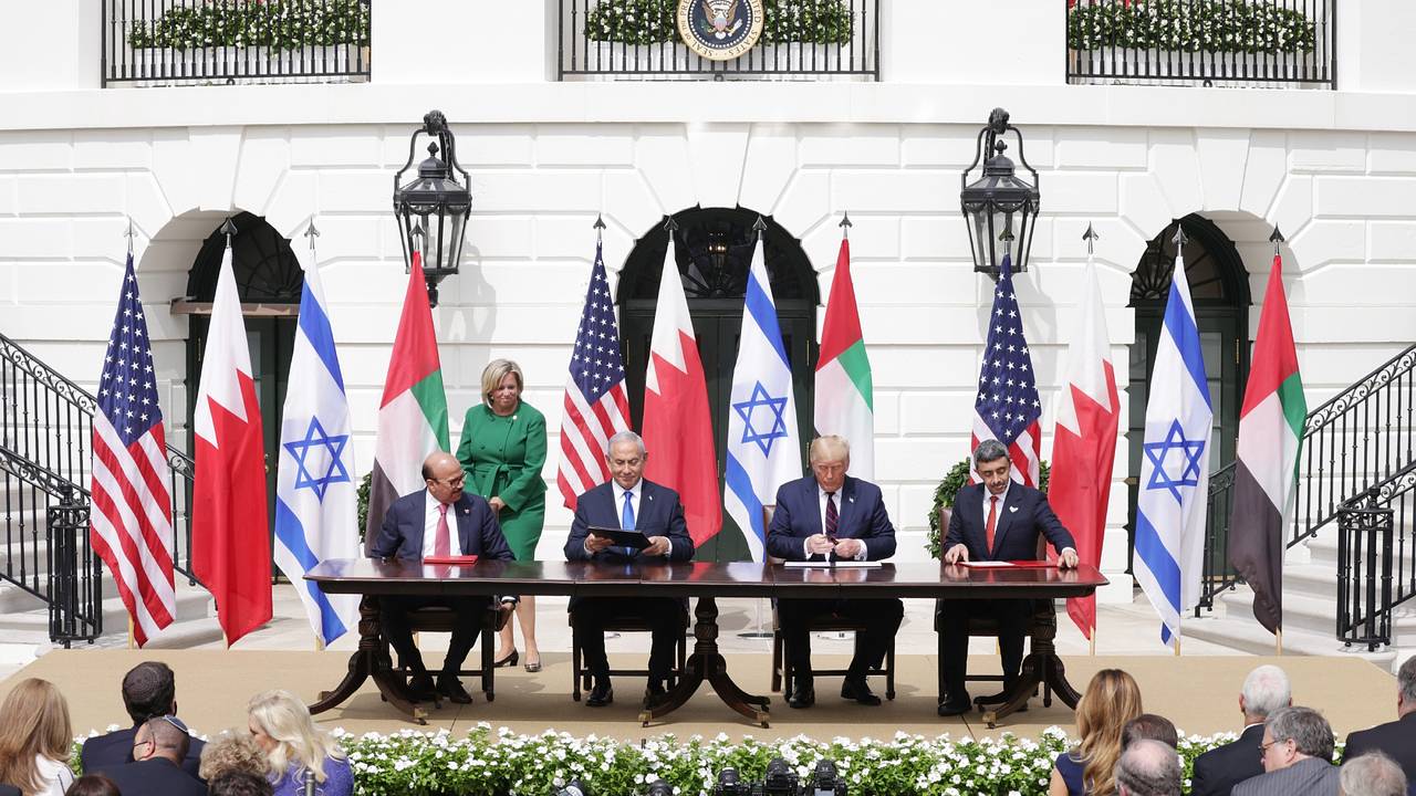 Трамп ошарашил своих переговорщиков условием по ядерной сделке с Саудовской Аравией Трамп ошарашил своих переговорщиков условием по ядерной сделке с Саудовской Аравией
