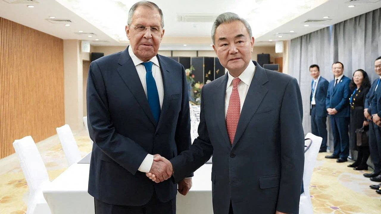 Раскрыты подробности переговоров Лаврова с главой МИД Китая Раскрыты подробности переговоров Лаврова с главой МИД Китая