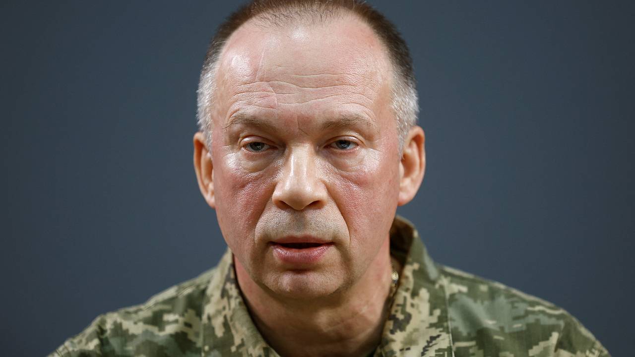 Сырский передал полномочия новому главкому ВСУ