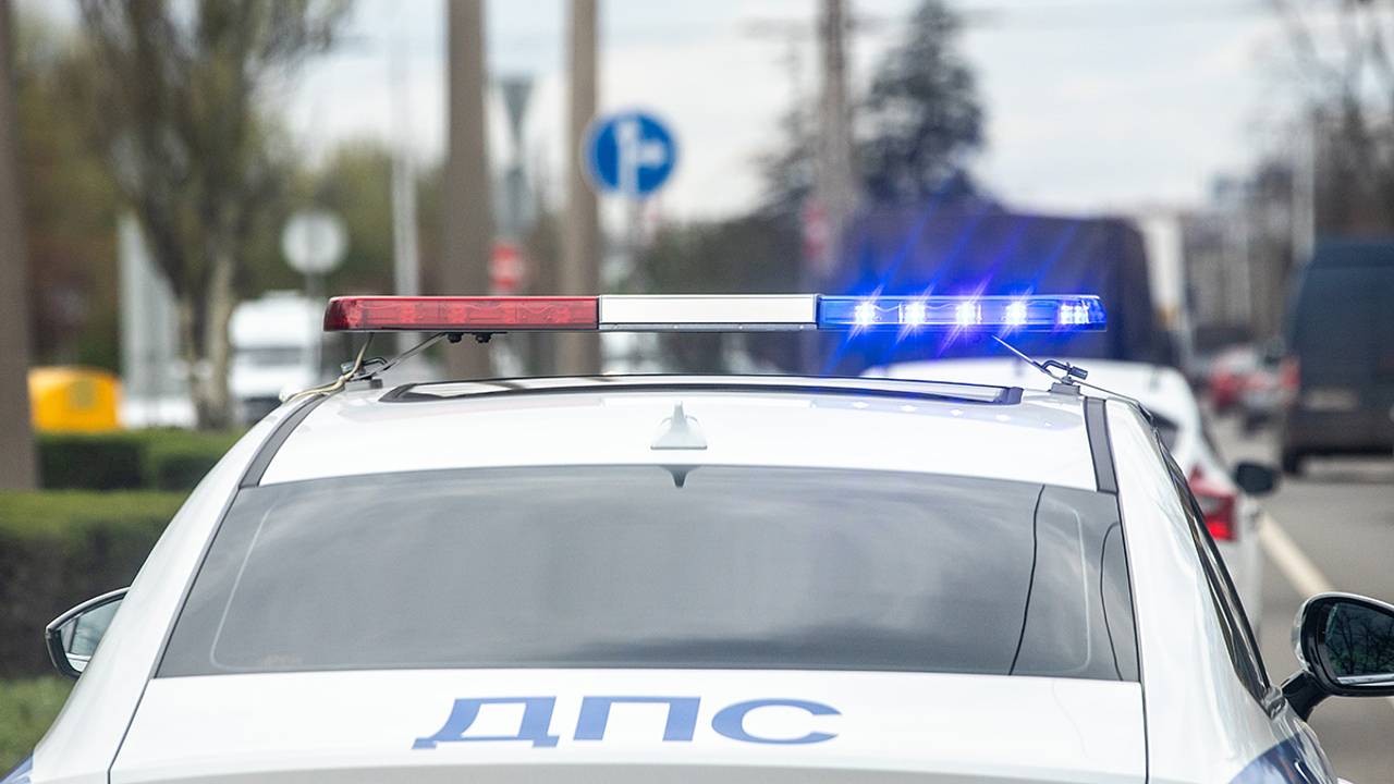 Квадроцикл на высокой скорости влетел в дерево в российском регионе