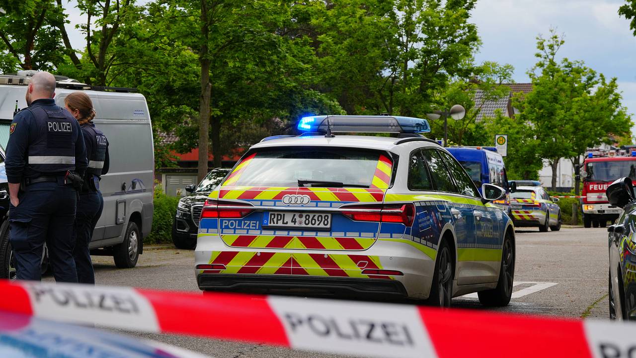В Германии самолет упал на жилой дом