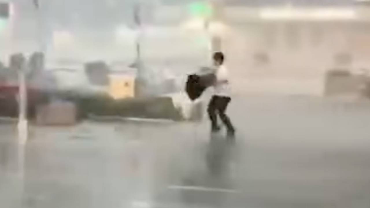 Последствия накрывшего Китай тайфуна попали на видео