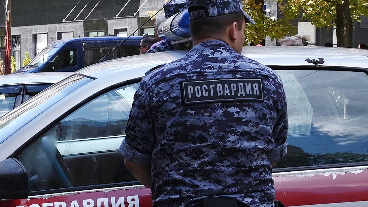 Пьяный россиянин поссорился с женой и устроил стрельбу в квартире
