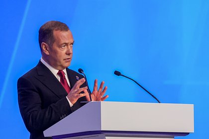 Медведев назвал Драпатого жирным куском говна
