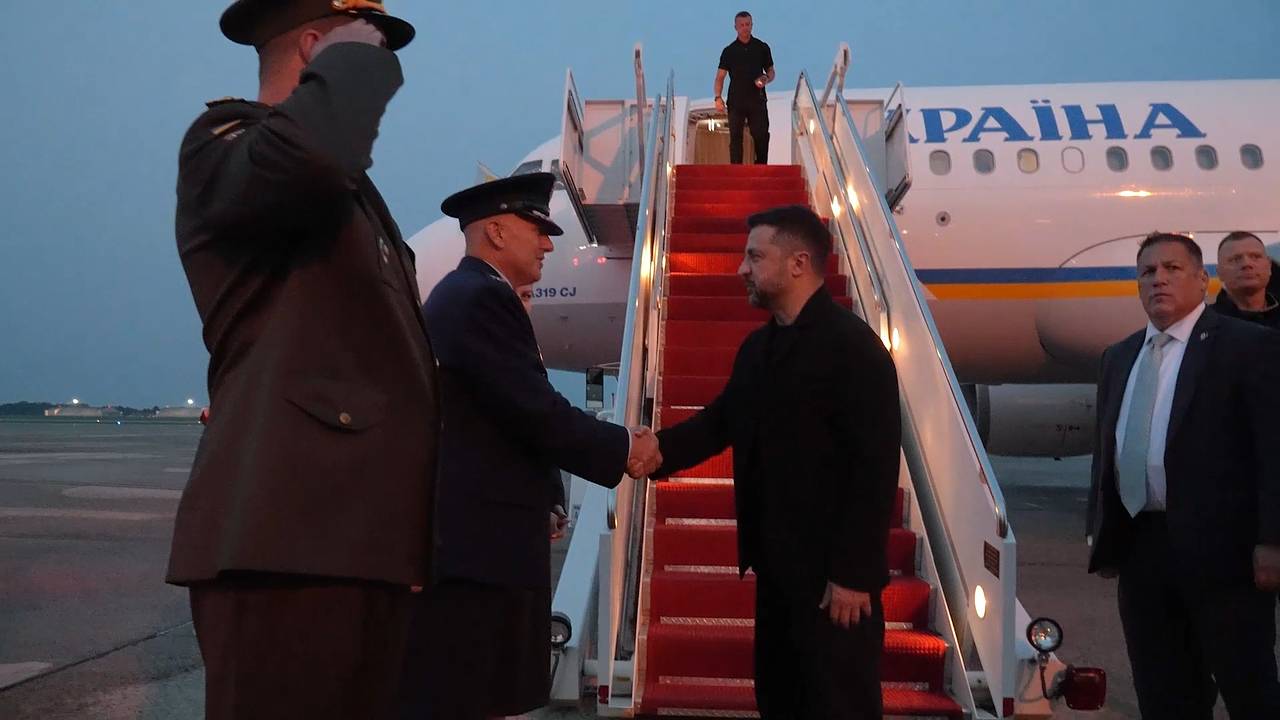 Зеленский прилетел в США на встречу с Трампом