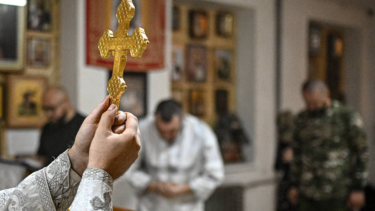 Раскрыто число крестившихся в зоне СВО российских бойцов