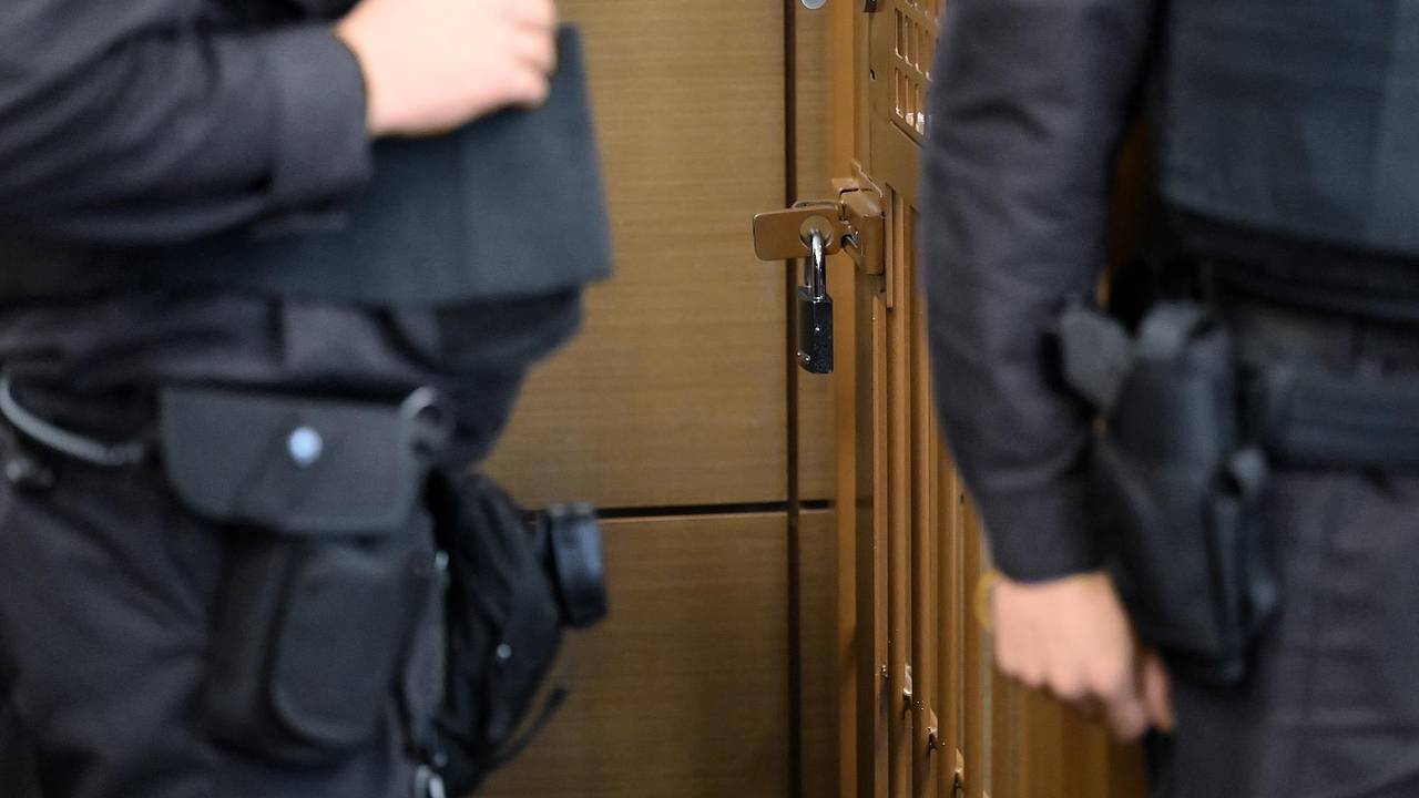 Желание снять квартиру обернулось для россиянки побоями и изнасилованием дочери