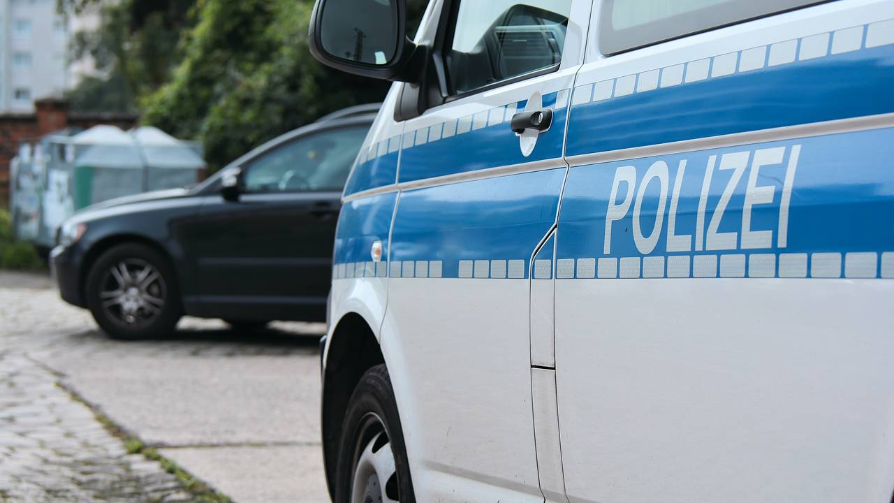 Мужчина расправился со знакомым в номере отеля в Европе Мужчина расправился со знакомым в номере отеля в Европе