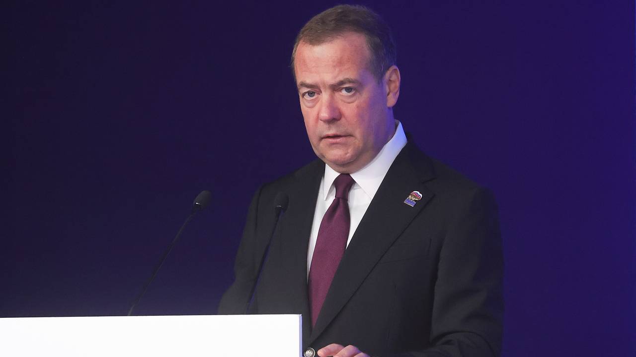«Не более чем лживая провокация». Медведев опроверг слухи о подготовке мобилизации в России. Что еще он рассказал?