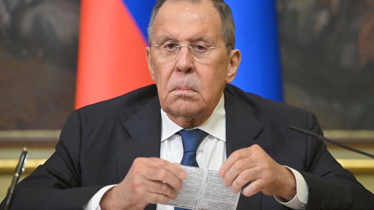 Лавров заявил о попытках Запада настроить людей против власти