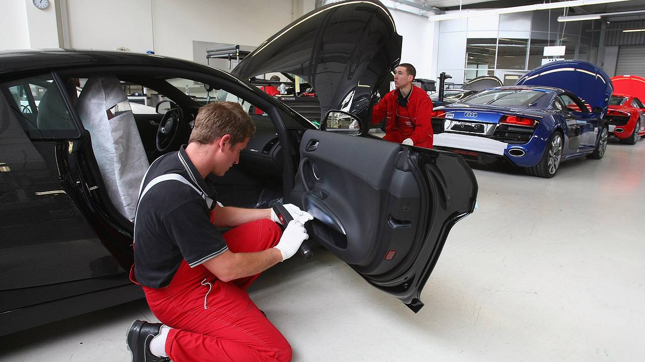 Тысячи рабочих Audi восстали против ликвидации завода