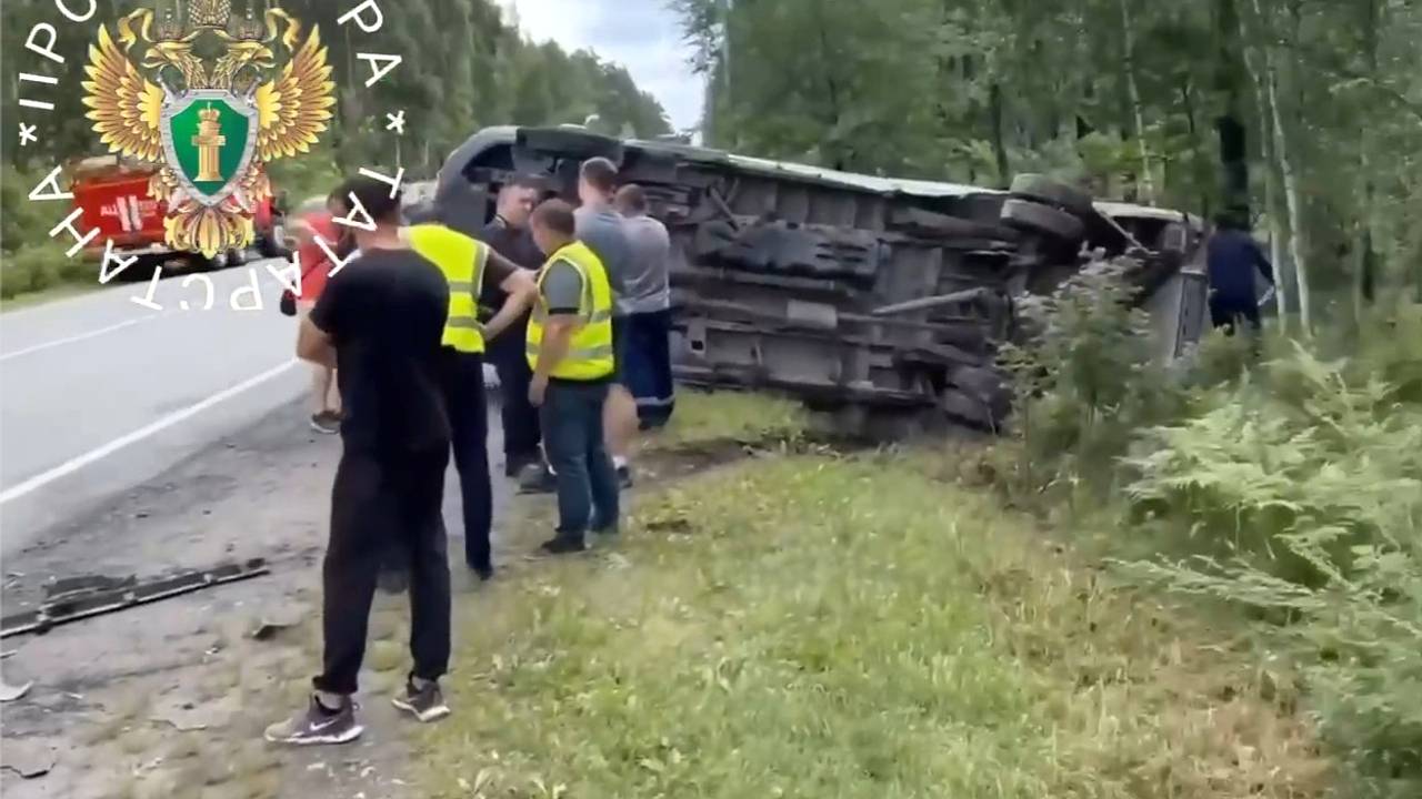 В российском регионе автобус с детской хоккейной командой попал в аварию