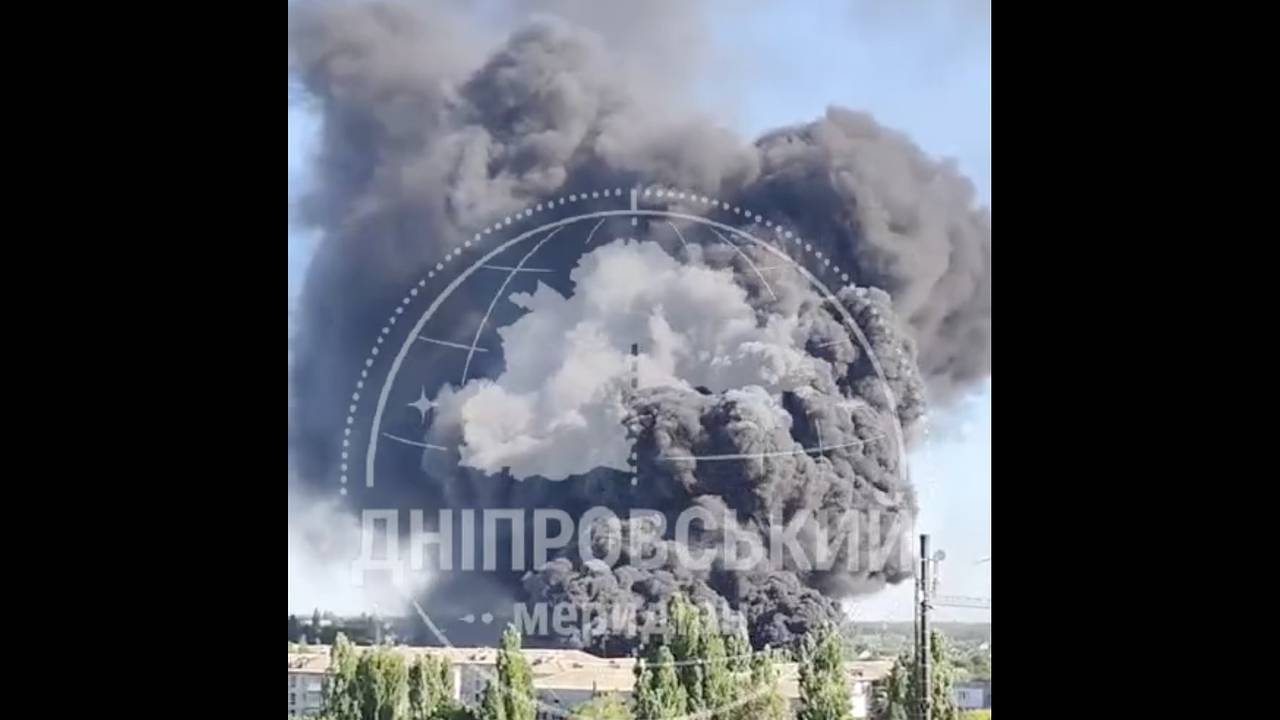 В Павлограде произошел мощный взрыв и начался пожар