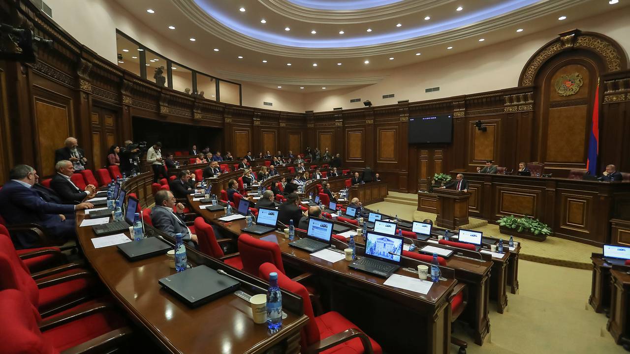 Правительство Армении ушло в отставку