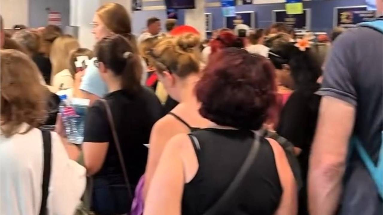 Прослывшая «самой конченой в мире» авиакомпания снова отказала россиянам в посадке Прослывшая «самой конченой в мире» авиакомпания снова отказала россиянам в посадке