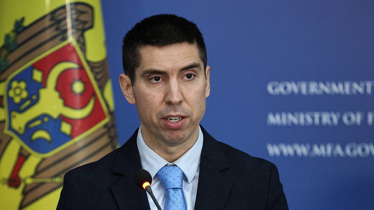 Зеленский встретился с предложившим объединить Молдавию с Румынией человеком Зеленский встретился с предложившим объединить Молдавию с Румынией человеком