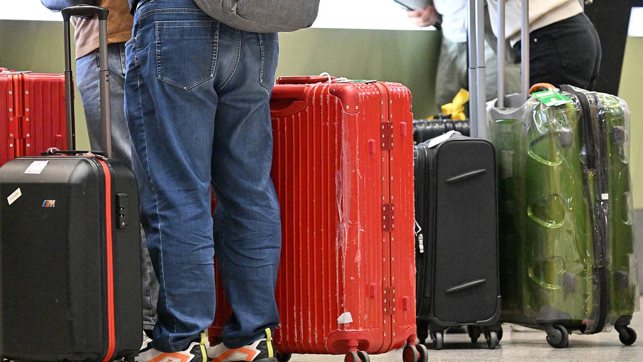 Более сотни туристов застряли в российском аэропорту из-за поломки самолета до Турции
