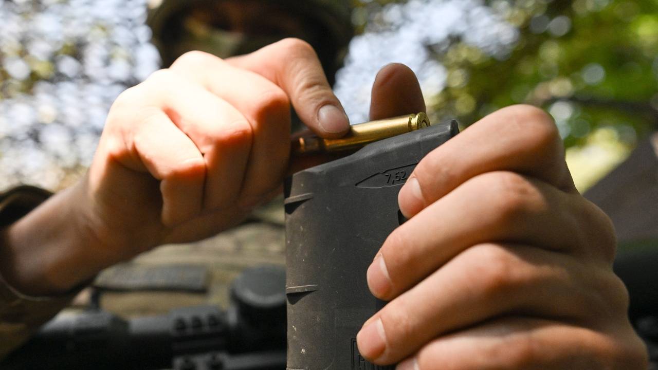 Военный в Севастополе открыл огонь по сослуживцам и мирным жителям. Четыре человека погибли, четверо ранены Военный в Севастополе открыл огонь по сослуживцам и мирным жителям. Четыре человека погибли, четверо ранены