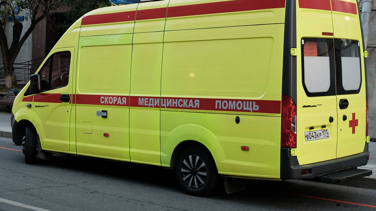 Помощника российского депутата пырнули ножом ради папки с подписями