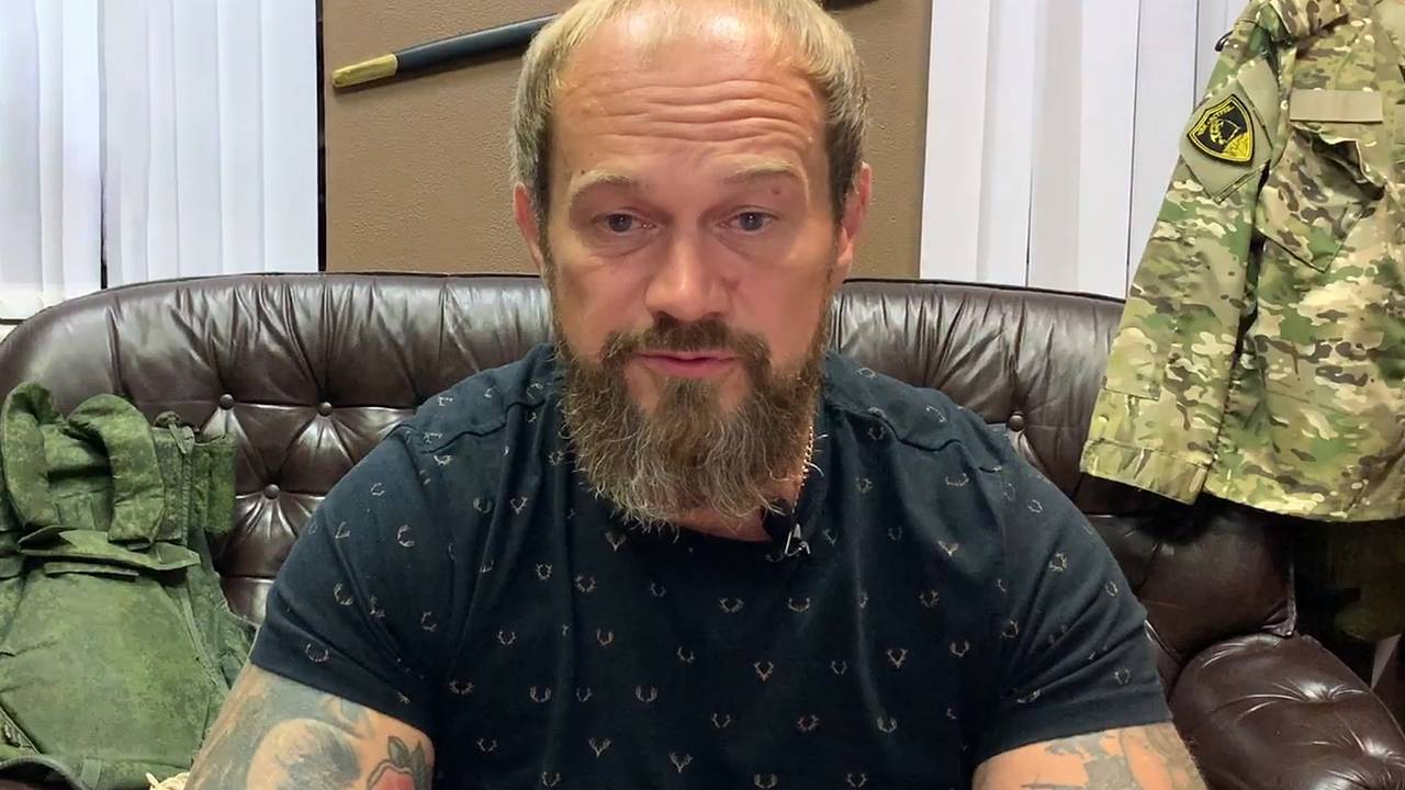 Основатель ЧВК «Ястреб» получил 18 лет колонии. Его обвинили в убийствах, пытках и обмане бойцов на СВО. Что известно о его деле?