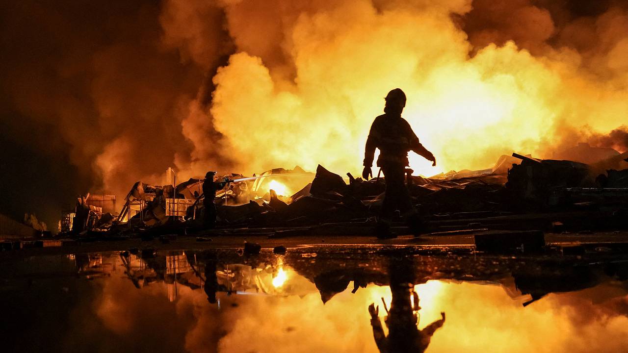 ВС России нанесли массированный удар по складам в Киеве и судам в портах Одессы. Что известно о последствиях атаки?