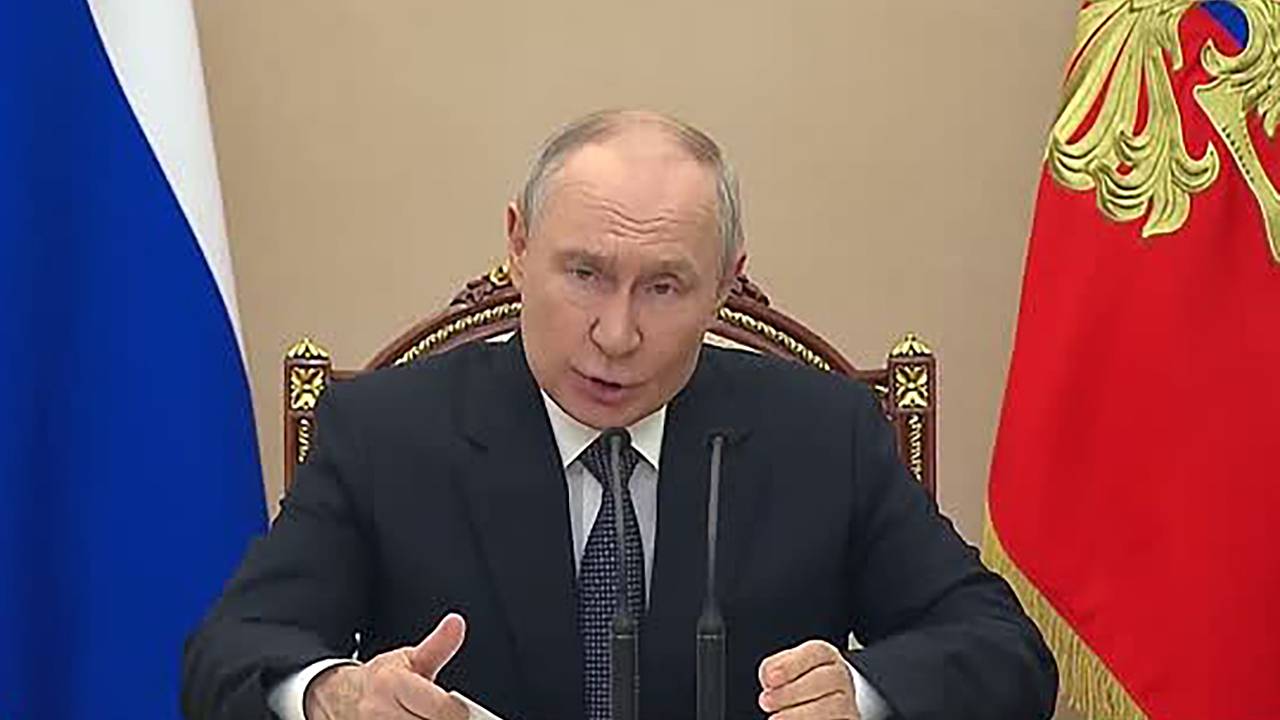 Встреча Путина с руководством Минобороны попала на видео