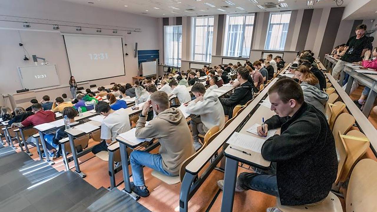 Названо число зачисленных в российские вузы участников СВО и их детей