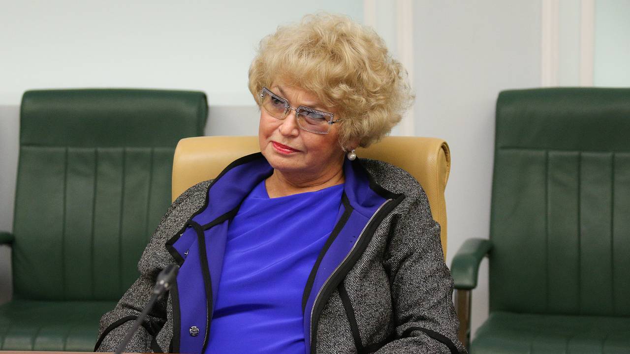 После слухов об уходе из Совфеда мать Собчак оказалась в списке кандидатов в сенаторы