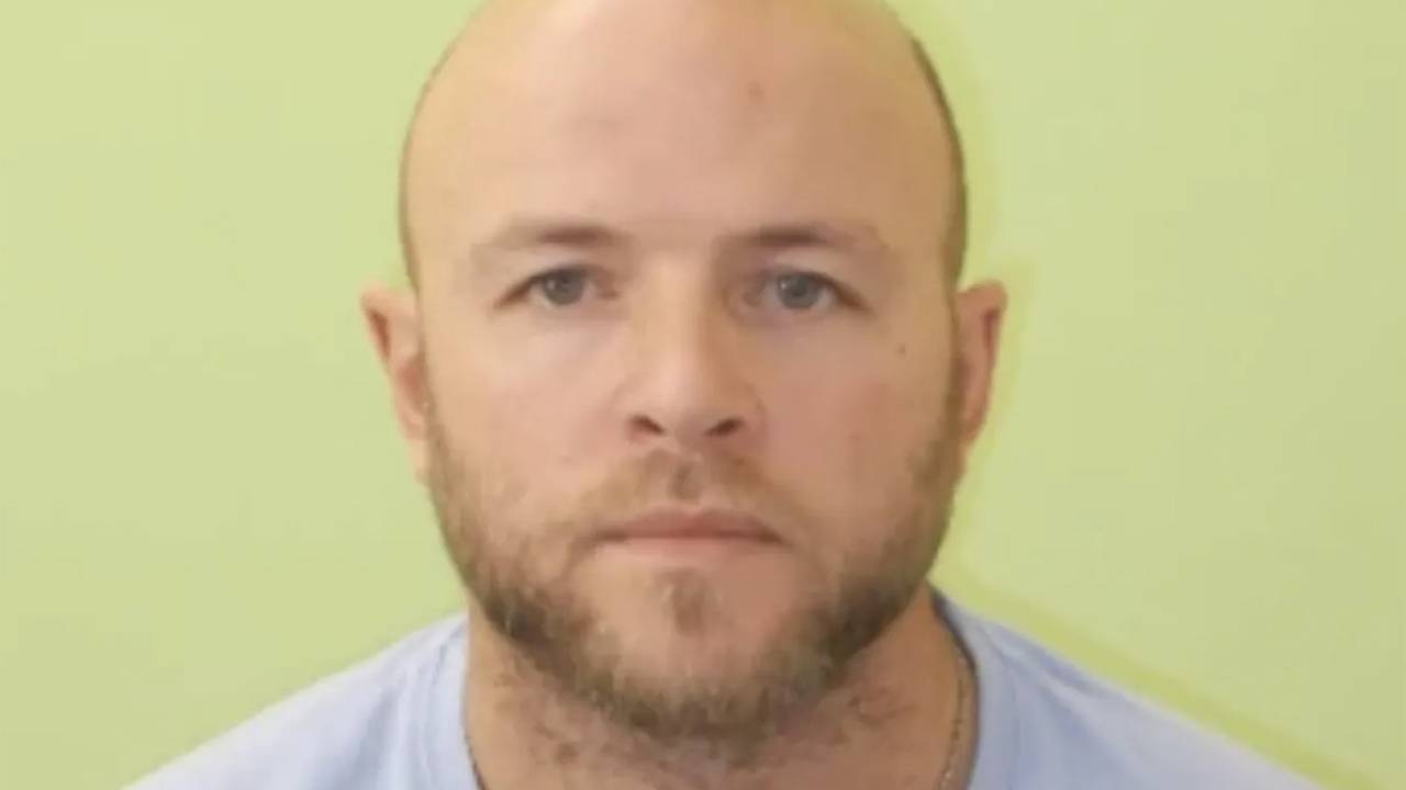 Мужчина тайно снимал переодевающихся соседок и попался