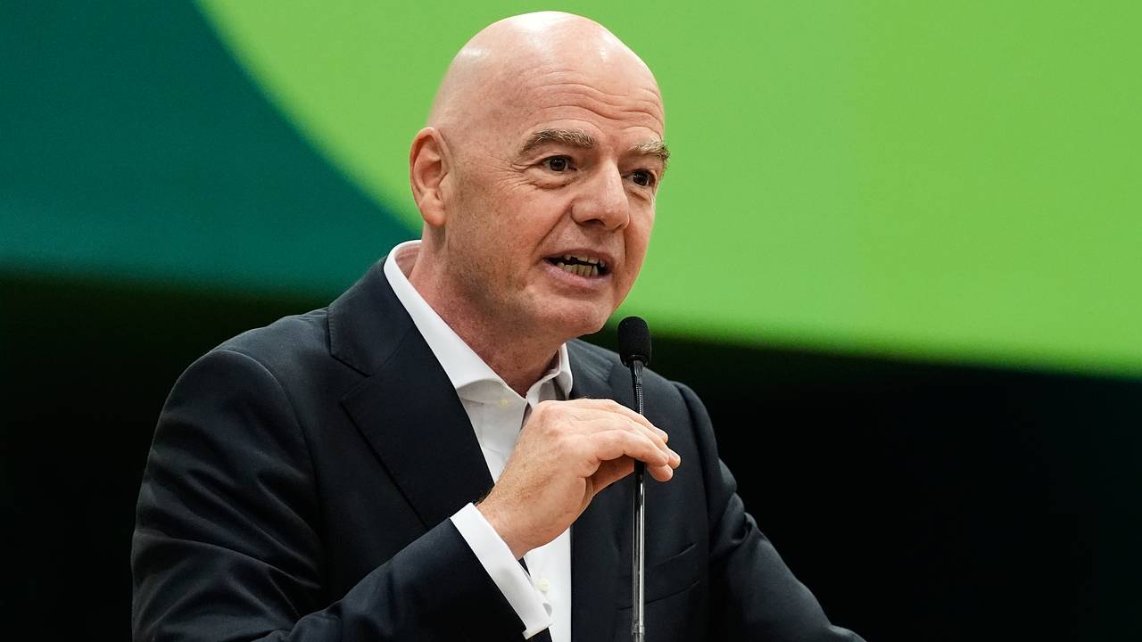 Стало известно о привилегиях любовницы главы ФИФА в УЕФА