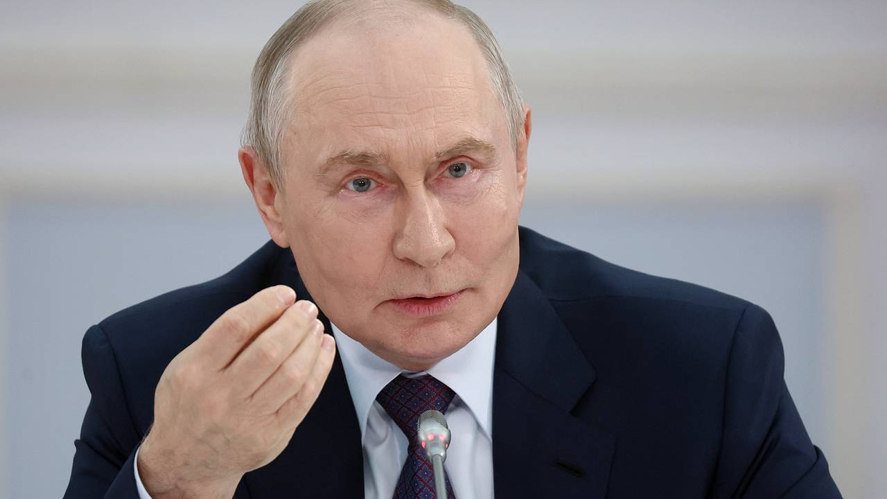 Путин фразой «и поделом» высказался об одной категории чиновников Путин фразой «и поделом» высказался об одной категории чиновников