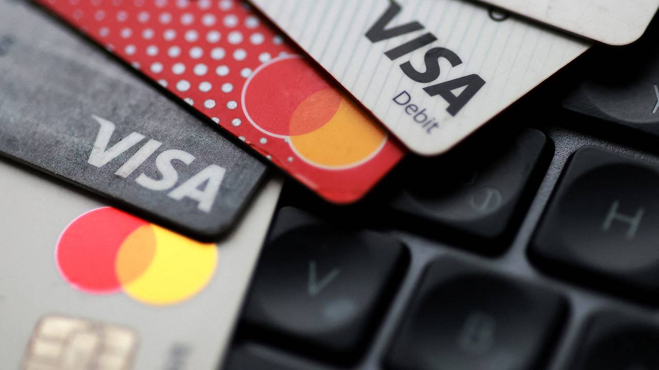 Россиян предупредили о сбоях в работе Visa и Mastercard